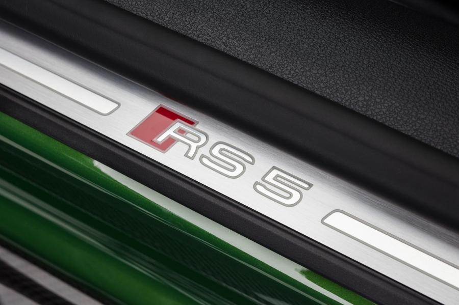 Логотип Audi RS5 Coupe 2017 года  (AU) (фото 4 из 35)